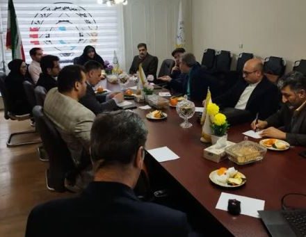 مهمترین موضوعات مطرح شده اعضای کانون های استانی با رئیس کانون عالی انجمن های صنفی چه بود؟