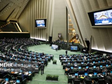 رئیس کانون عالی انجمن‌های صنفی کارگران در گفت وگو با مهر: ادامه اجحاف در حق کارگران/ سخنان وزیر پیشنهادی کار شعاری است