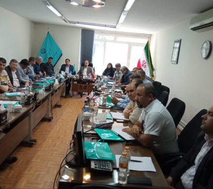نشست هم اندیشی نمایندگان کارگران ساختمانی از سراسر کشور برای اجرای طرح آموزشی «آماک»