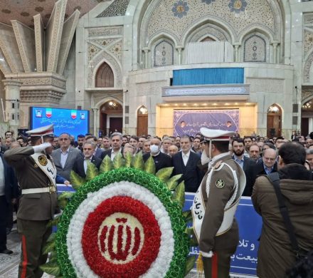 رئیس و عضو هیات مدیره کانون عالی انجمن های صنفی کارگران در تجدید میثاق با امام راحل(عکس)