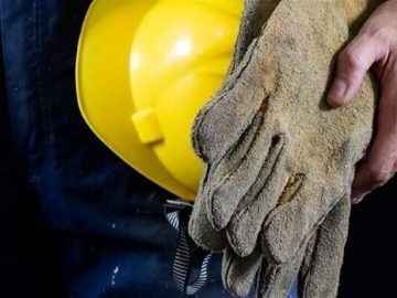 کارگران از ترس بیکاری در برابر تخلفات کارفرما سکوت میکنند