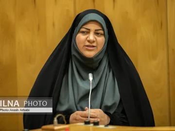 کانون عالی انجمن‌های صنفی کارگران ایران در نامه‌ای تند و سرگشاده خطاب به حجت‌الاسلام پژمانفر، رئیس کمیسیون اصل ۹۰ مجلس، پرده از تخلفات گسترده در حوزه آموزشگاه‌های رانندگی برداشت استمداد ۲۵ هزار مربی رانندگی از مجلس؛ قساوت کارفرمایان در برابر بخشنامه بیمه/ مربیان با ۲۰ سال سابقه اخراج شدند!