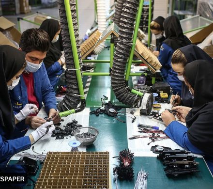 گلپور در گفت‌وگو با صمت از وضعیت اشتغال زنان می‌گوید کارگران بی‌دردسر زیر سقف شیشه‌ای!